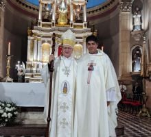 La Iglesia Diocesana celebra jubilosa el regalo de un nuevo sacerdote