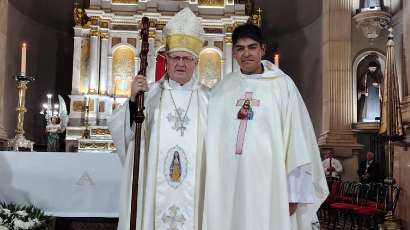 La Iglesia Diocesana celebra jubilosa el regalo de un nuevo sacerdote