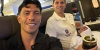 Lisandro Martínez y Dibu Martínez viajaron desde Inglaterra y se sumarán en Estados Unidos.
