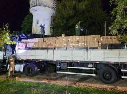 Declaró que llevaba perfiles metálicos, pero escondía casi 150 mil atados de cigarrillos ilegales