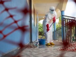 Un hombre en Italia y dos en Brasil en aislamiento por sospecha de ébola