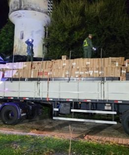 Declaró que llevaba perfiles metálicos, pero escondía casi 150 mil atados de cigarrillos ilegales