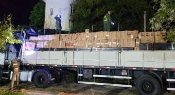 Declaró que llevaba perfiles metálicos, pero escondía casi 150 mil atados de cigarrillos ilegales