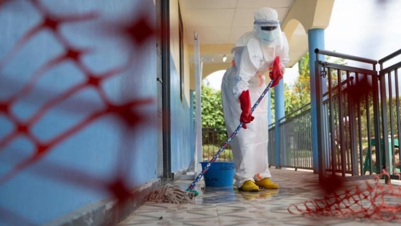 Un hombre en Italia y dos en Brasil en aislamiento por sospecha de ébola