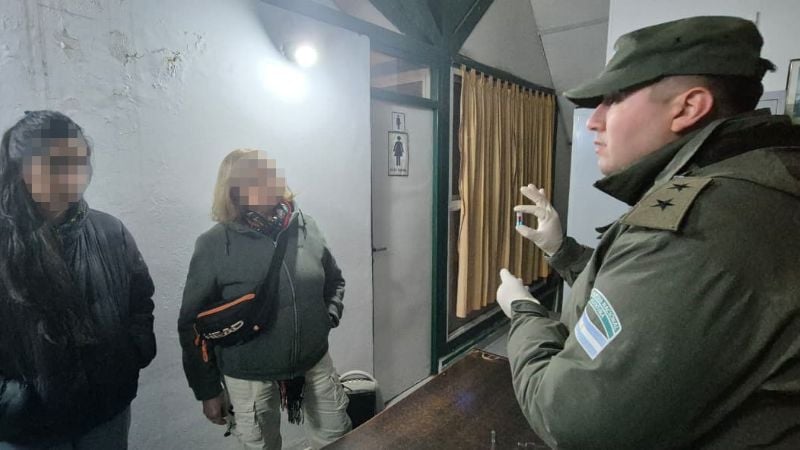 Un perro detector descubrió más de 2 kilos de cocaína ocultos en una valija