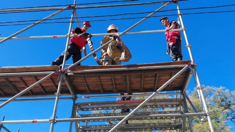 Valle Viejo celebró el egreso de nuevos bomberos voluntarios y la puesta en valor del cuartel chacarero