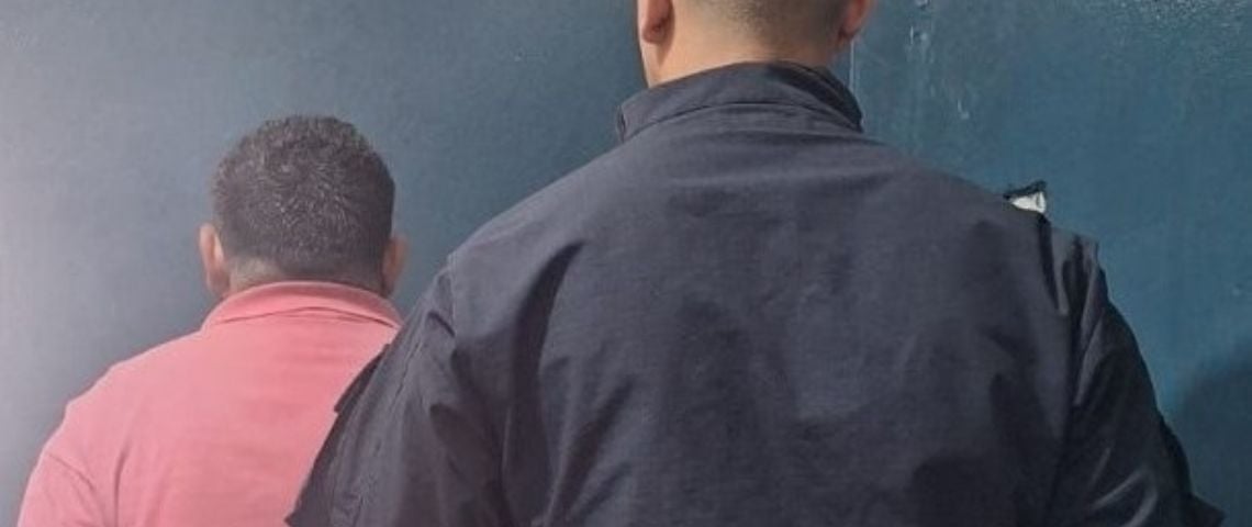 Detuvieron a un sujeto que violentó un auto y robó distintos elementos