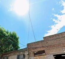 Tragedia: murió un operario tras caer desde una antena en desmonte