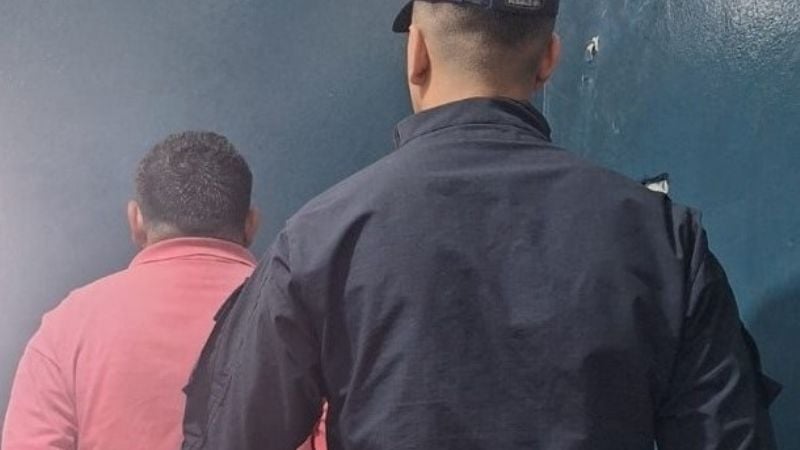 Detuvieron a un sujeto que violentó un auto y robó distintos elementos