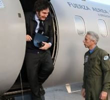 Denuncian a Javier y Karina Milei por el uso "sistemático" de recursos públicos para viajes personales