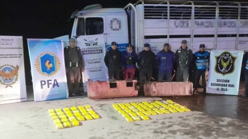 GNA detuvo a un camión con más de 70 kilos de cocaína que era escoltado por un auto