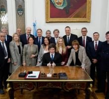 Milei respaldó una vez más a Adorni: “No lo voy a ejecutar para ganar una elección”