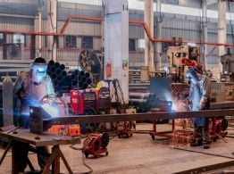La industria tuvo su primera mejora anual en nueve meses y recuperó la caída de febrero
