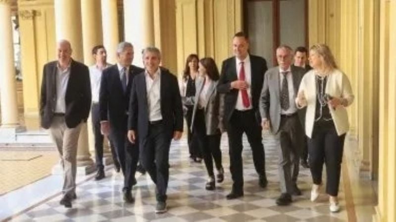 Milei reúne al Gabinete en plena interna y la tensión del caso Adorni