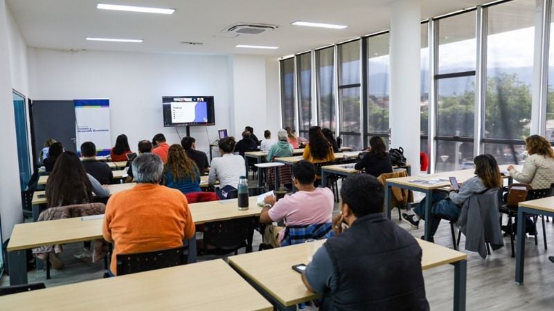 Inició el programa de fortalecimiento "Emprende entre pares"
