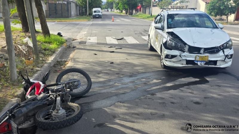 Motociclista herido tras chocar con un taxi en el norte de la Capital