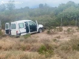 Volcó una Peugeot Partner en la que iban cinco personas