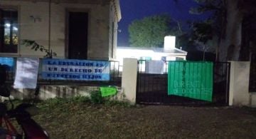 Padres toman una escuela en Las Cañas por falta de docentes