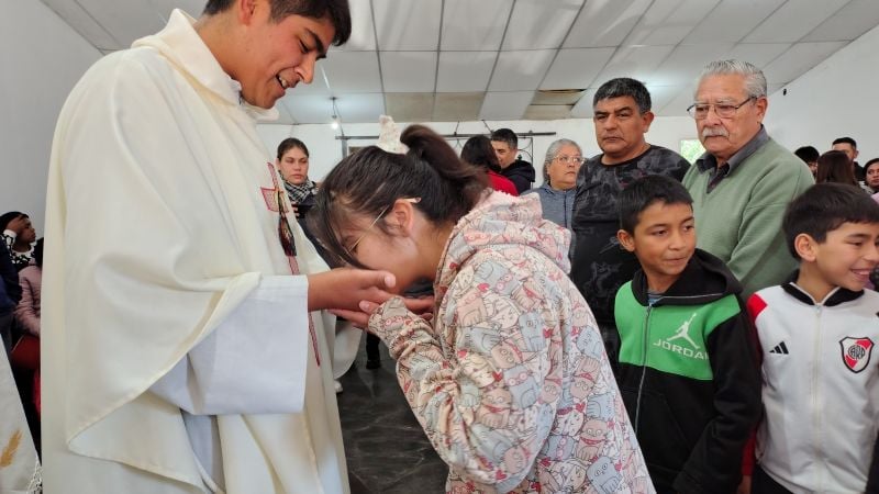 El padre Carlos Bazán celebró si primera Misa en el Oratorio Divino Niño Jesús
