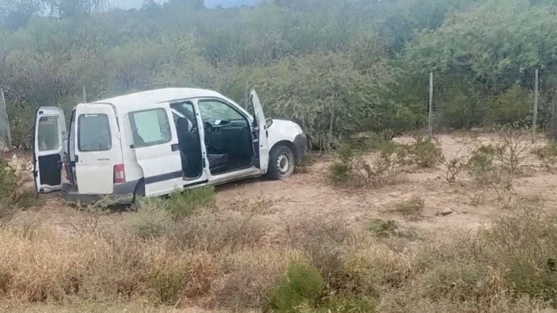 Volcó una Peugeot Partner en la que iban cinco personas