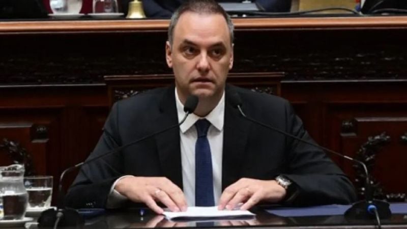 Adorni admitió ahorros "en negro" y que "fue un error"