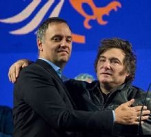 Tibio respaldo de Milei a la explicación de Adorni