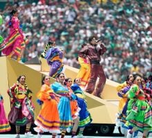 Un show lujoso y dinámico en la inauguración