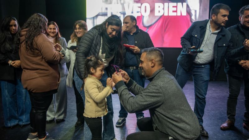El programa "Te Veo Bien" alcanzó los 15.000 lentes gratuitos entregados en la Capital