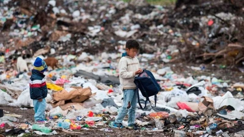 Una familia necesitó casi $1,5 millones en mayo para no ser pobre