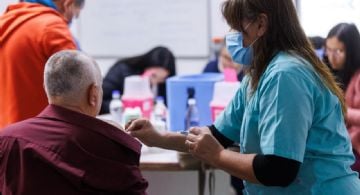 Capital llevó adelante una jornada de vacunación para adultos mayores en el Consejo Multisectorial