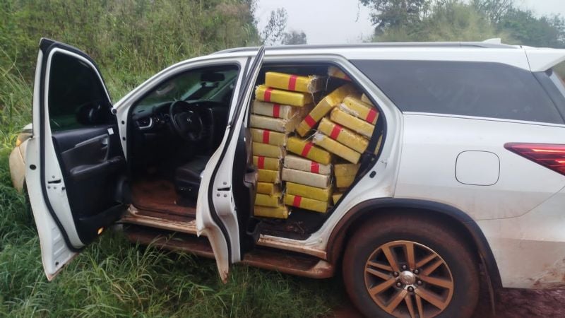 Secuestran más de 900 kilos de marihuana ocultos en una camioneta robada