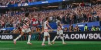 Folarin Balogun, hijo de nigerianos, nació en Lóndres y nacionalizado estadoundense, convirtió 2 goles.