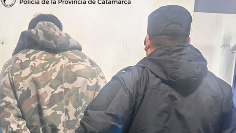 Sorprendieron a un joven tras un presunto robo en un automóvil y terminó detenido