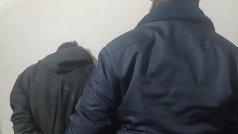 Amenazó a su vecina con una barra de hierro y terminó tras las rejas