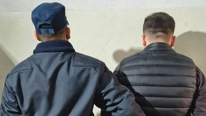Intentó escapar de un control, dio positivo en alcoholemia y casi atropella a un agente