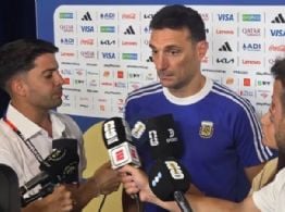 Sin dar el equipo, Scaloni confirmó al “Dibu”