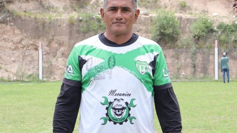 Un jugador murió tras descompensarse durante un partido de fútbol