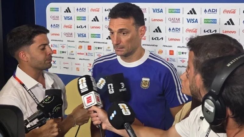 Sin dar el equipo, Scaloni confirmó al “Dibu”