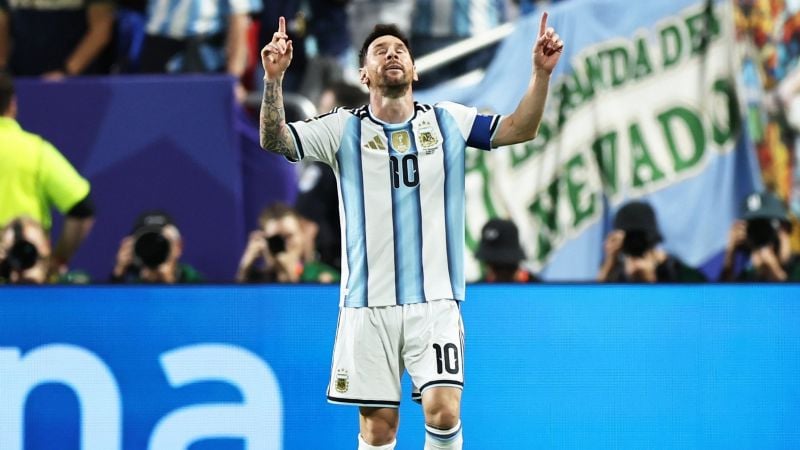 Messi hizo historia con un triplete y Argentina arrancó el Mundial con una goleada inolvidable