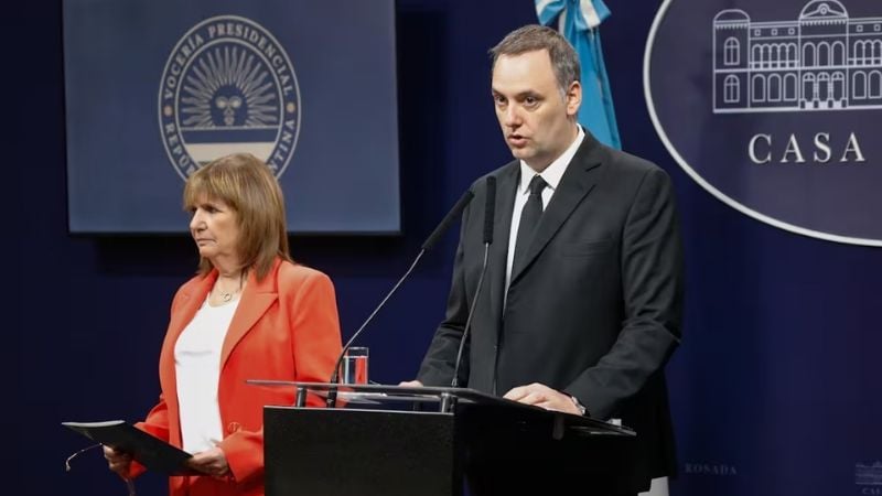 El Gobierno envía señales de que Adorni tiene las horas contadas