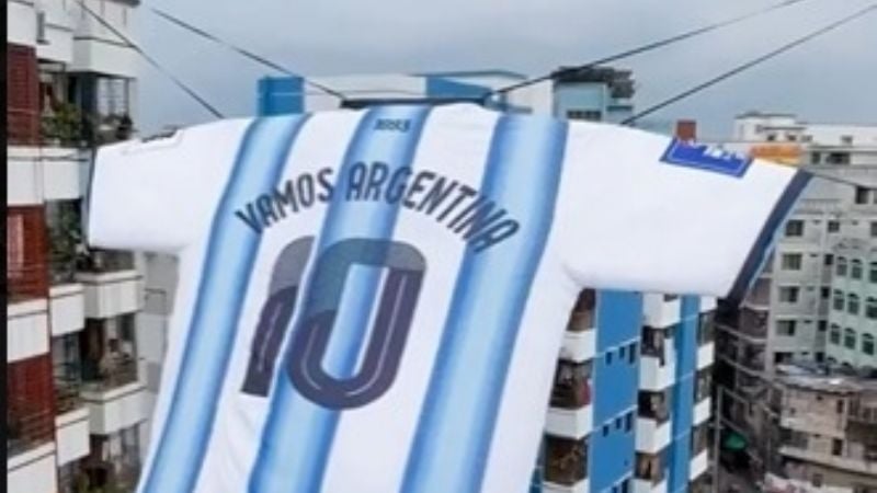 Bangladesh creó la camiseta argentina más grande de la historia