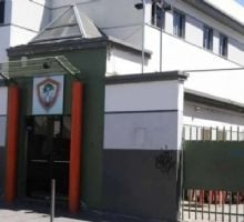 Sanción económica al Instituto Hood por permitir el ingreso de un arma