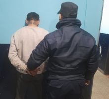 Agredió a un policía con un nunchaku