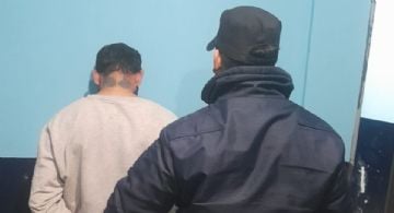 Agredió a un policía con un nunchaku