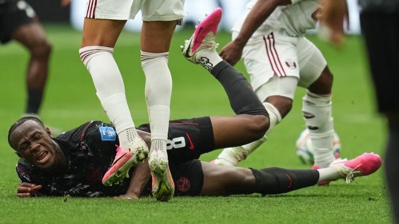 Impactante lesión del canadiense Ismael Koné