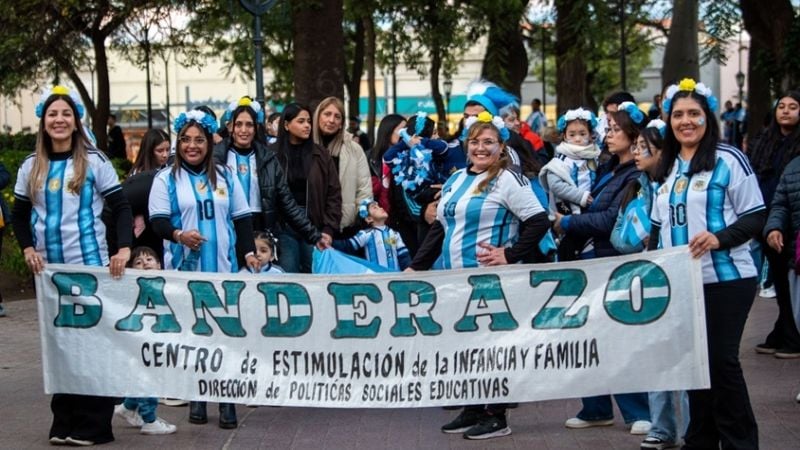Saadi participó de un emotivo "Banderazo" en la Capital