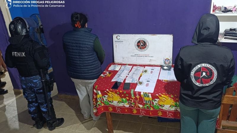 Secuestran droga, ansiolíticos, teléfonos celulares y más de medio millón de pesos