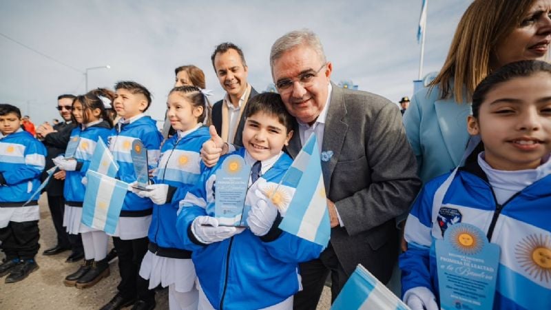En Saujil, Raúl encabezó el acto principal por el Día de la Bandera