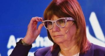 Bullrich envió un mensaje al nuevo vocero y lanzó un dardo político a Adorni