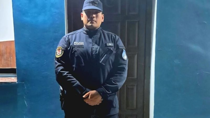 A través de maniobras de RCP, un policía le salvó la vida a un abuelo